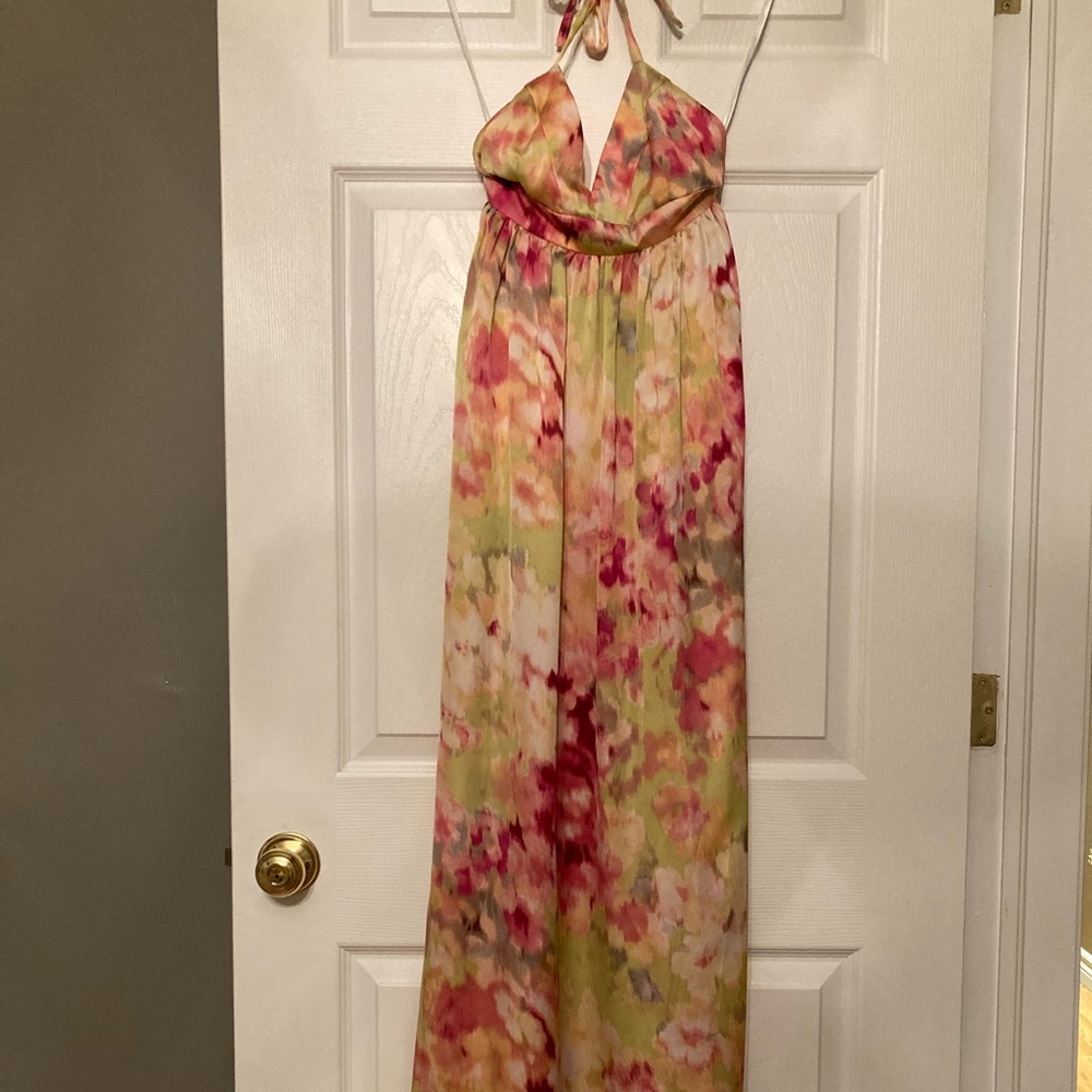 Gorgeous maxi dress with floral pattern